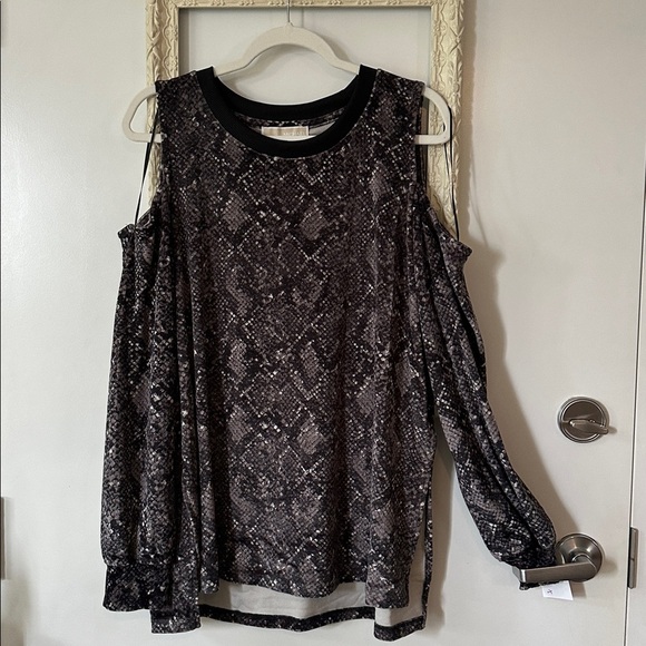 MICHAEL KORS | Women Round Neck Cold Shoulder Snakeskin Blouse, Multicolor - Picture 2 of 16